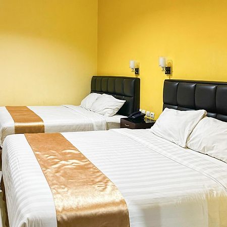Kartika Hotel Syariah Pacitan Mitra Reddoorz Екстер'єр фото