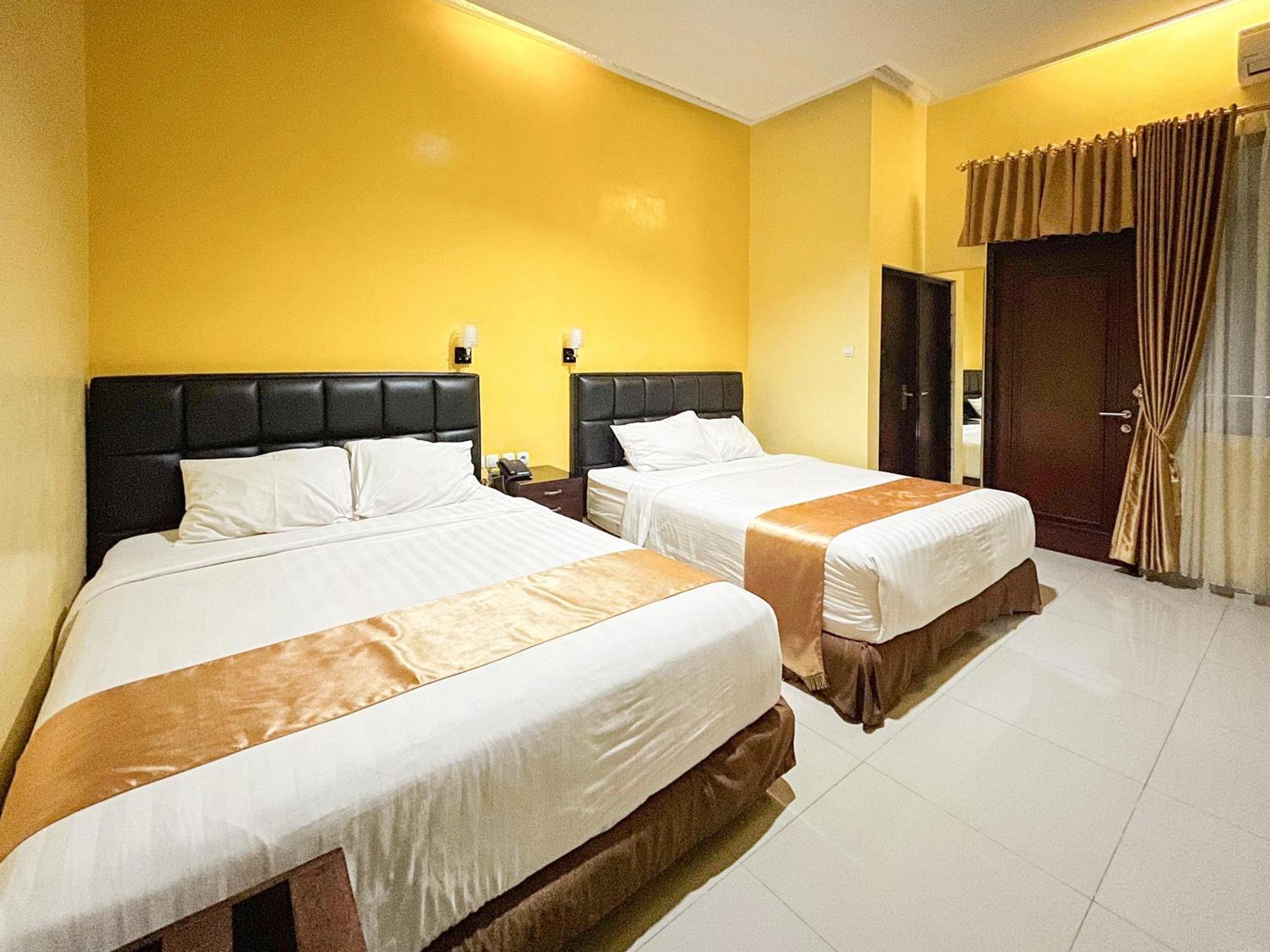 Kartika Hotel Syariah Pacitan Mitra Reddoorz Екстер'єр фото