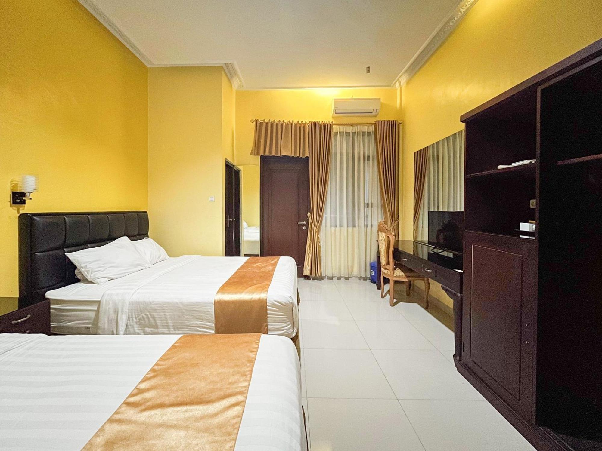 Kartika Hotel Syariah Pacitan Mitra Reddoorz Екстер'єр фото