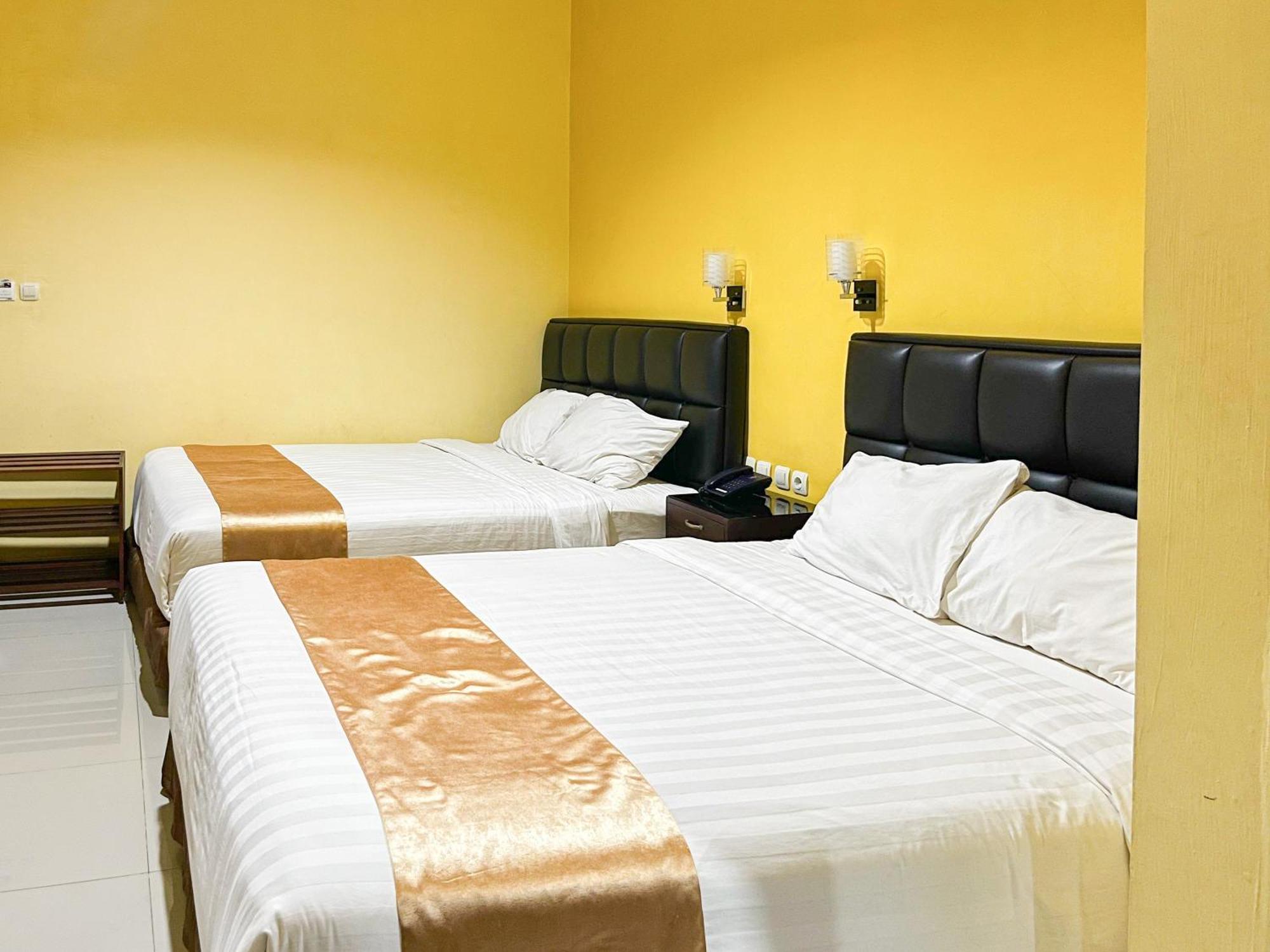 Kartika Hotel Syariah Pacitan Mitra Reddoorz Екстер'єр фото