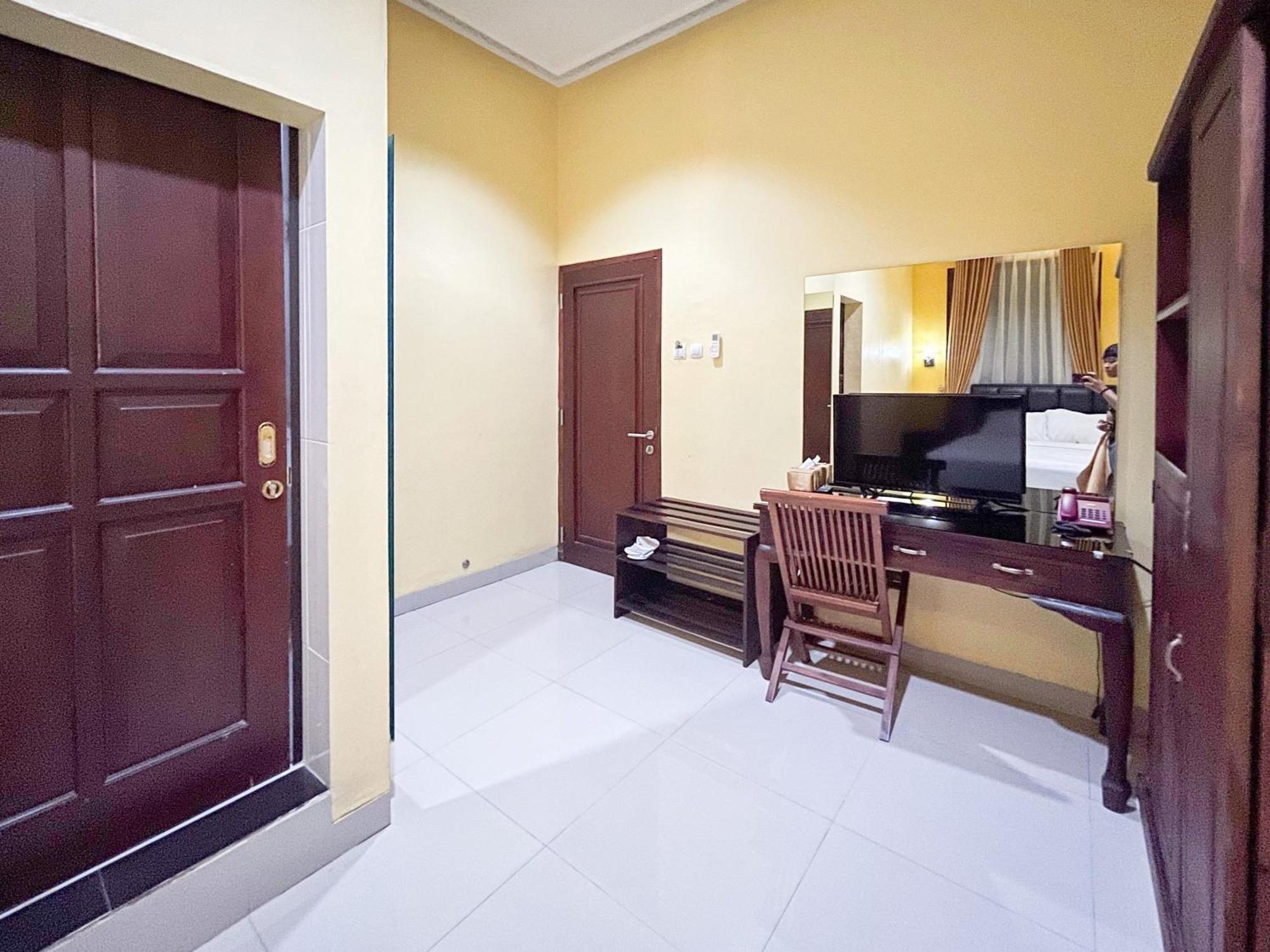 Kartika Hotel Syariah Pacitan Mitra Reddoorz Екстер'єр фото