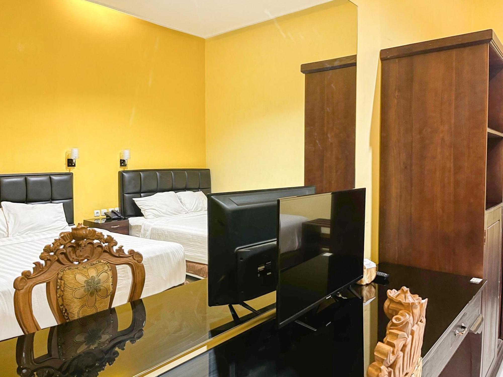 Kartika Hotel Syariah Pacitan Mitra Reddoorz Екстер'єр фото