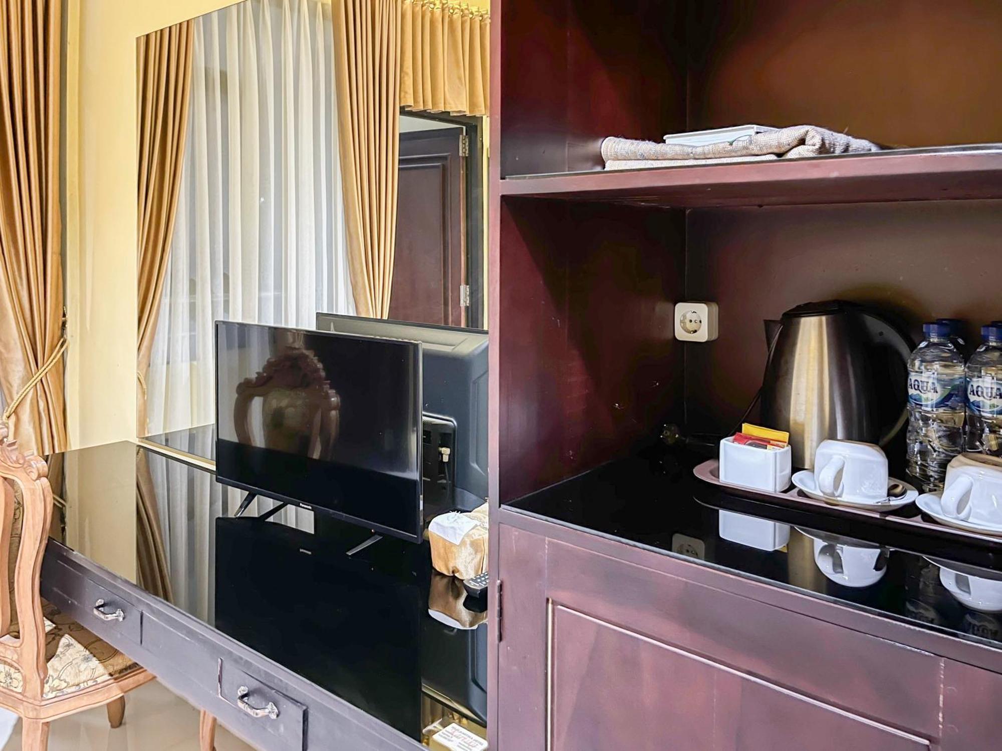 Kartika Hotel Syariah Pacitan Mitra Reddoorz Екстер'єр фото