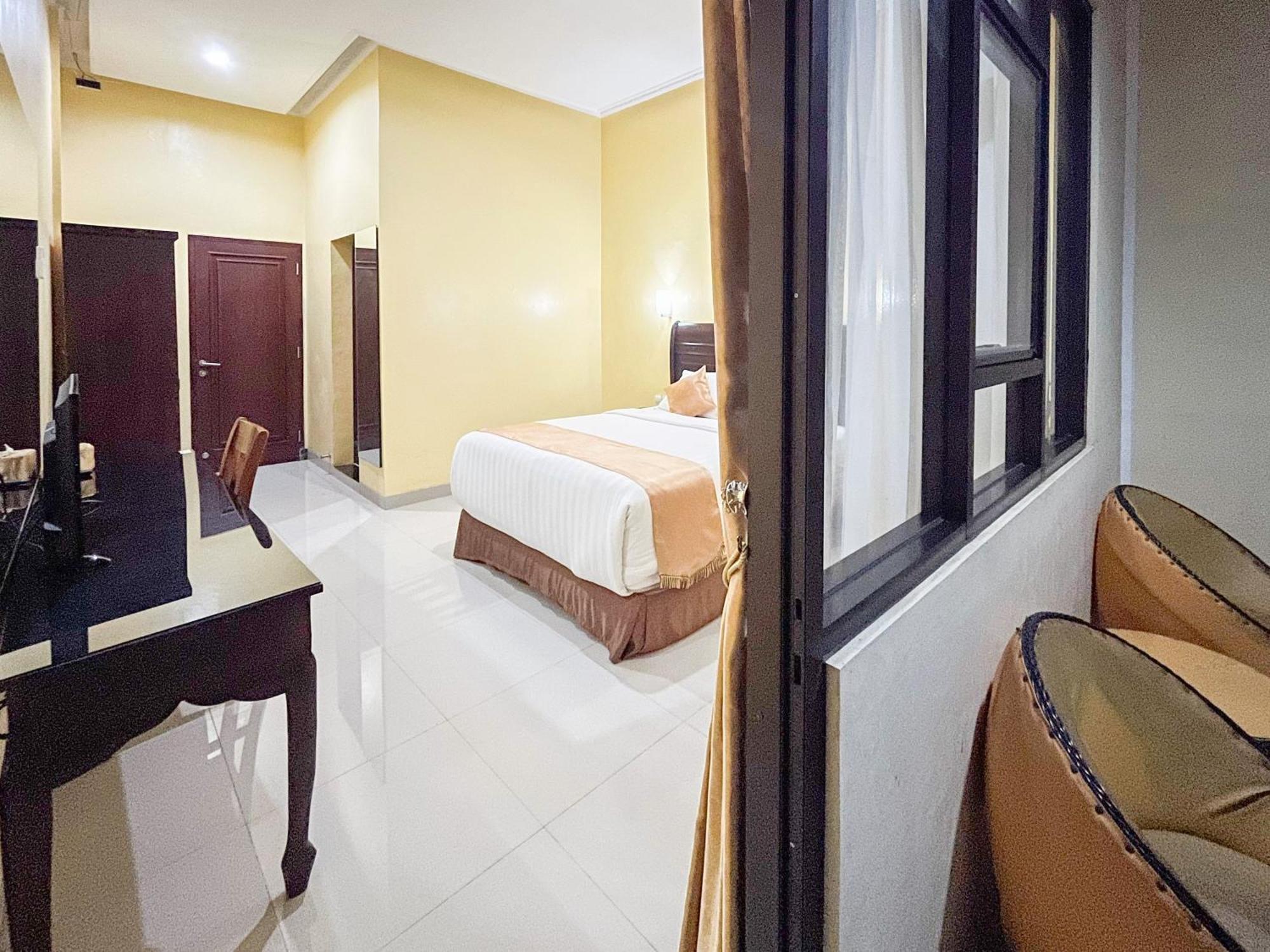 Kartika Hotel Syariah Pacitan Mitra Reddoorz Екстер'єр фото