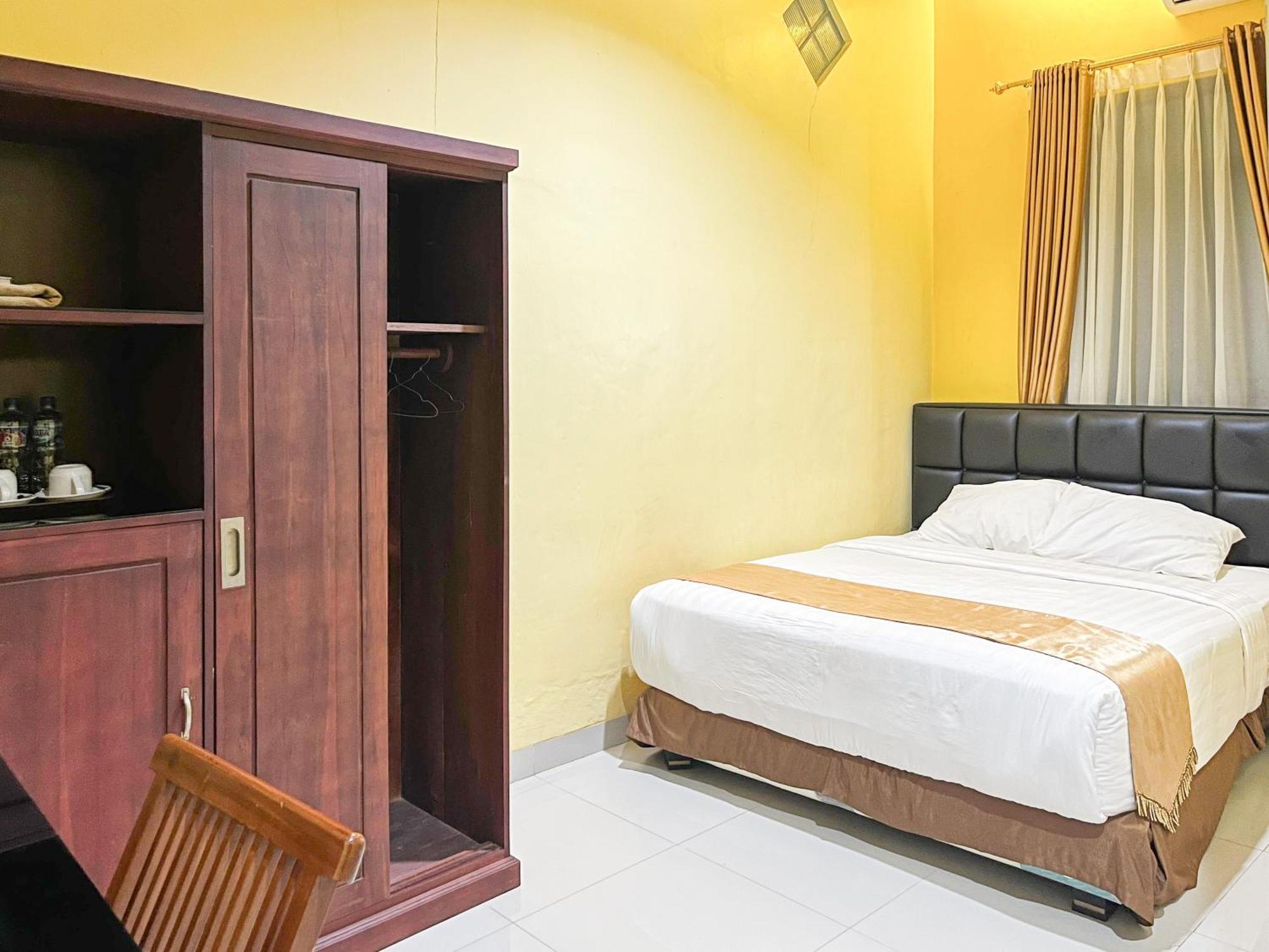 Kartika Hotel Syariah Pacitan Mitra Reddoorz Екстер'єр фото