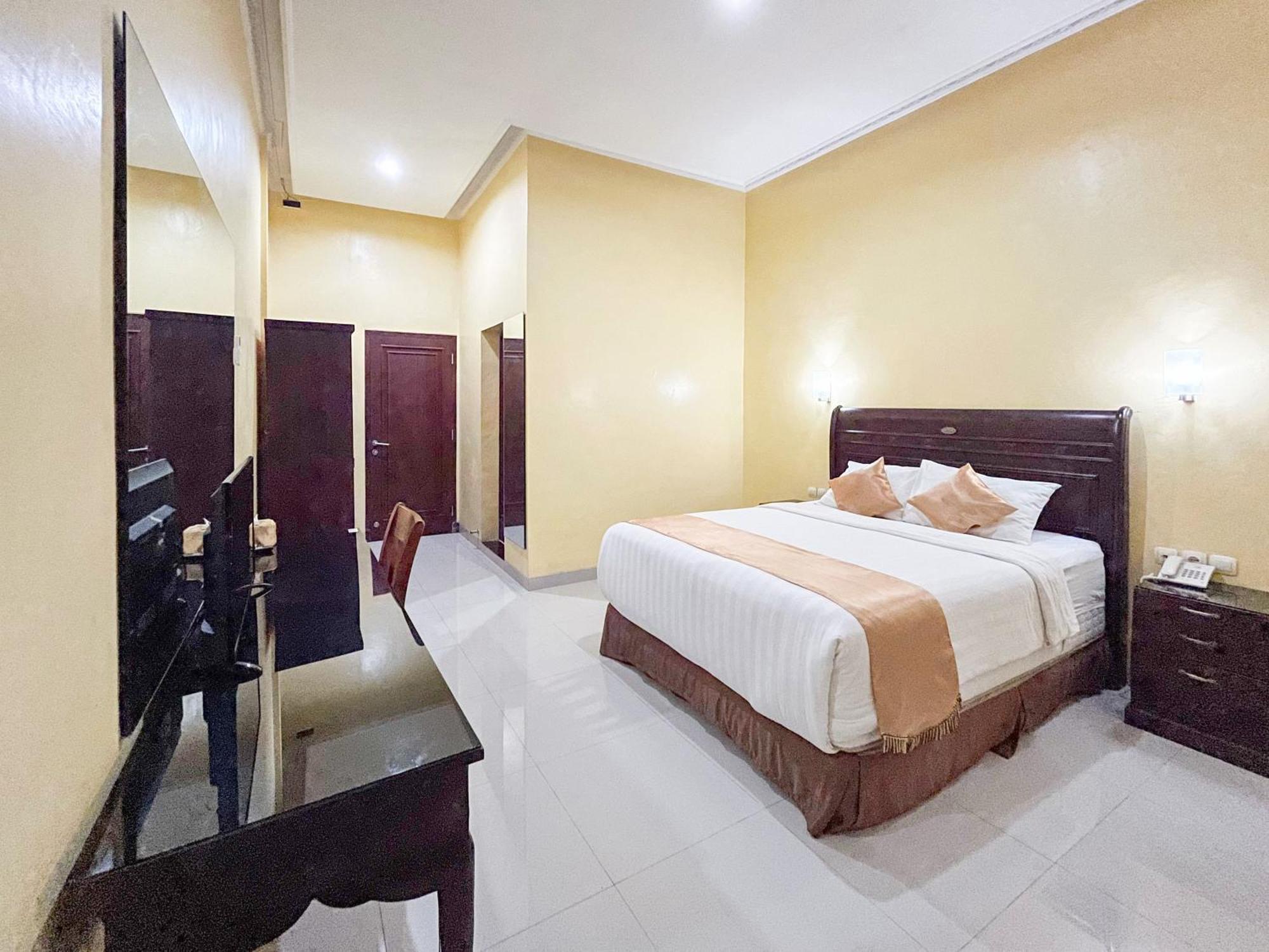 Kartika Hotel Syariah Pacitan Mitra Reddoorz Екстер'єр фото