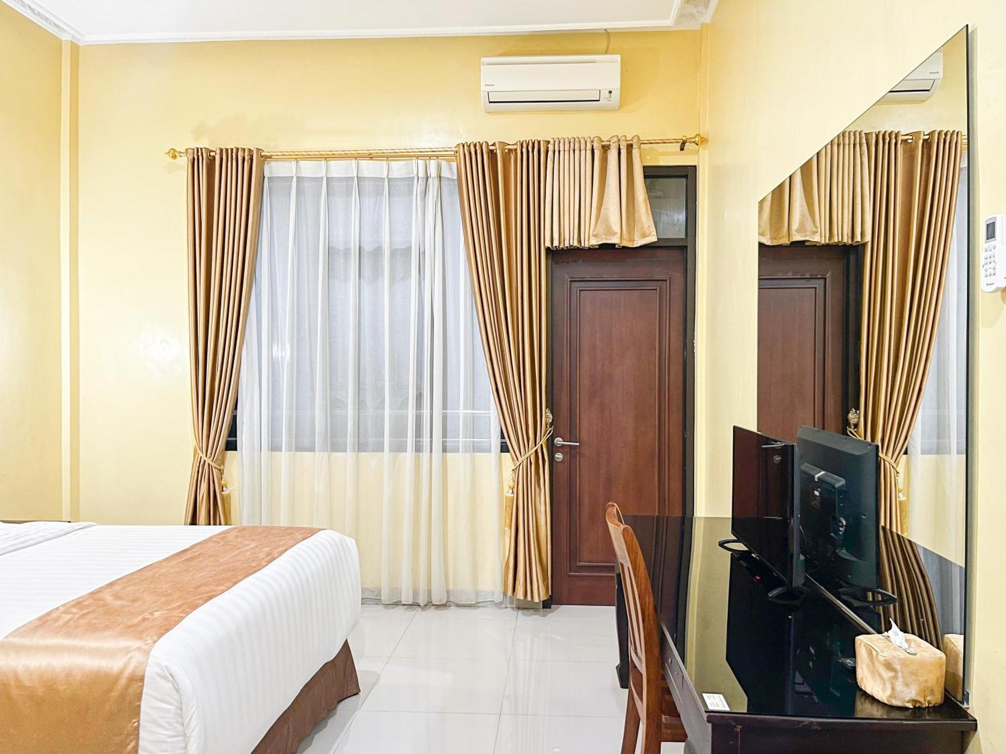 Kartika Hotel Syariah Pacitan Mitra Reddoorz Екстер'єр фото
