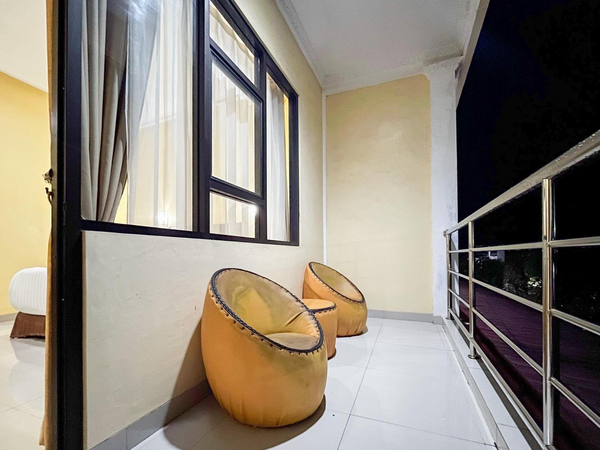 Kartika Hotel Syariah Pacitan Mitra Reddoorz Екстер'єр фото