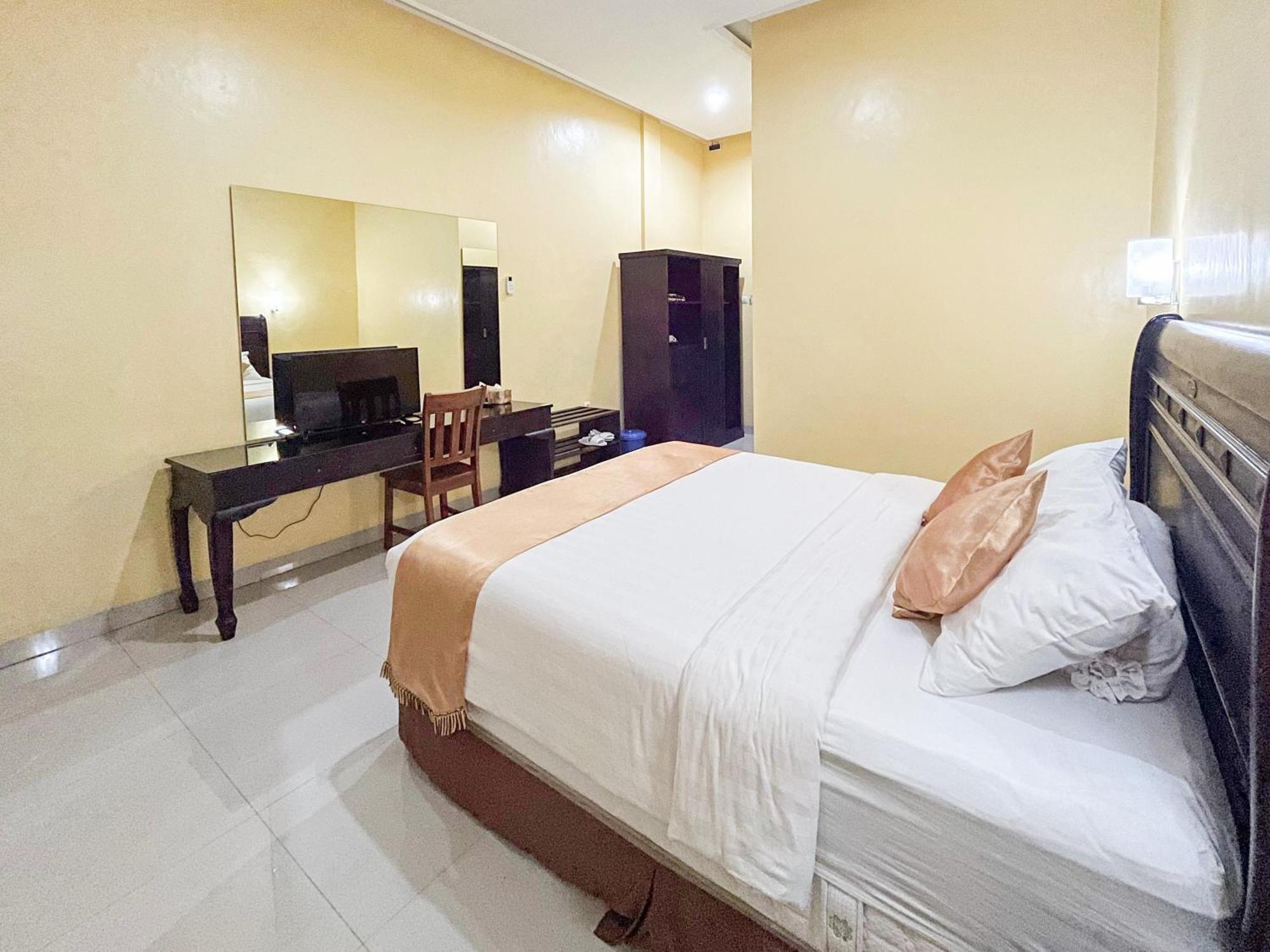 Kartika Hotel Syariah Pacitan Mitra Reddoorz Екстер'єр фото