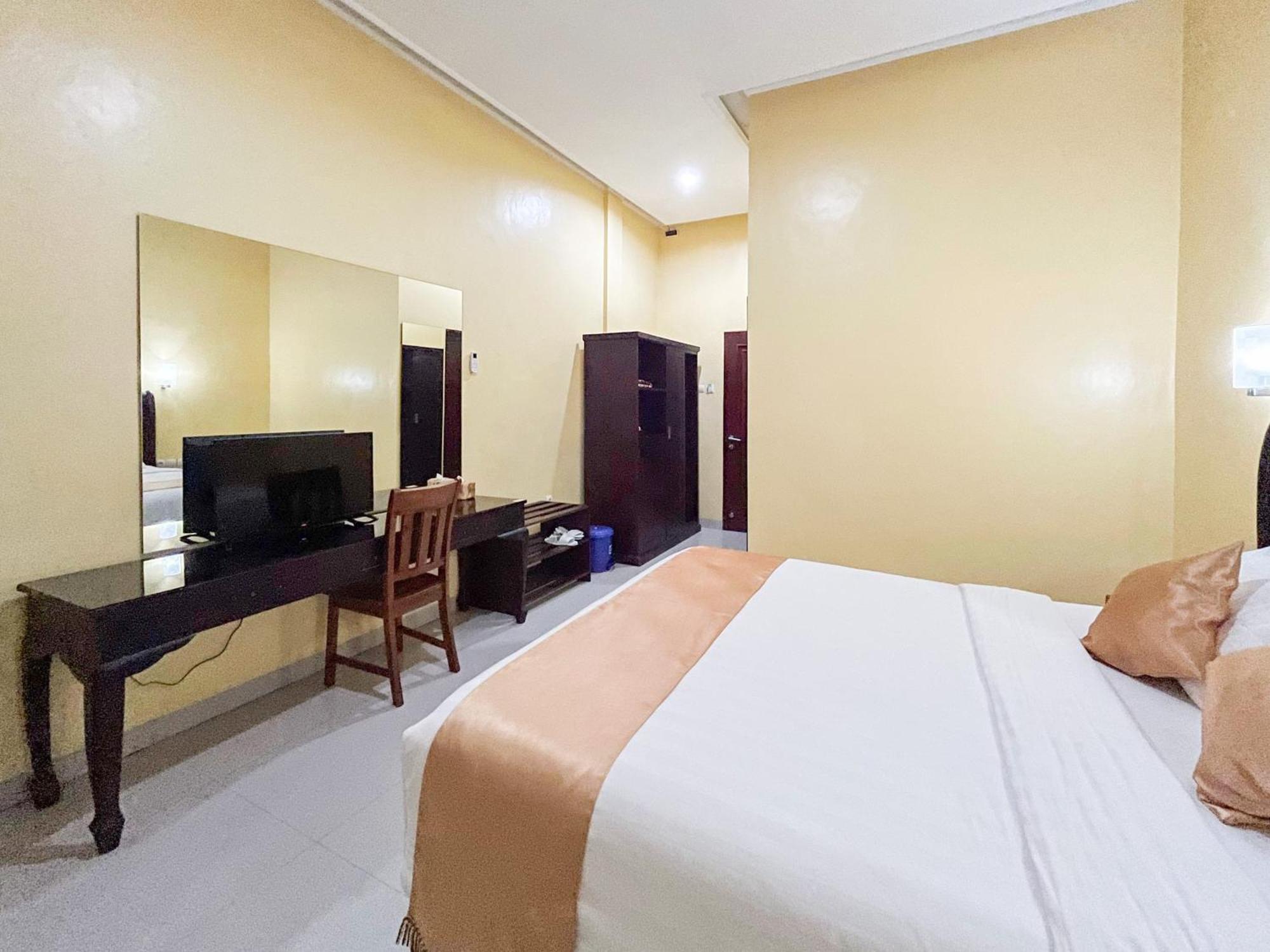 Kartika Hotel Syariah Pacitan Mitra Reddoorz Екстер'єр фото
