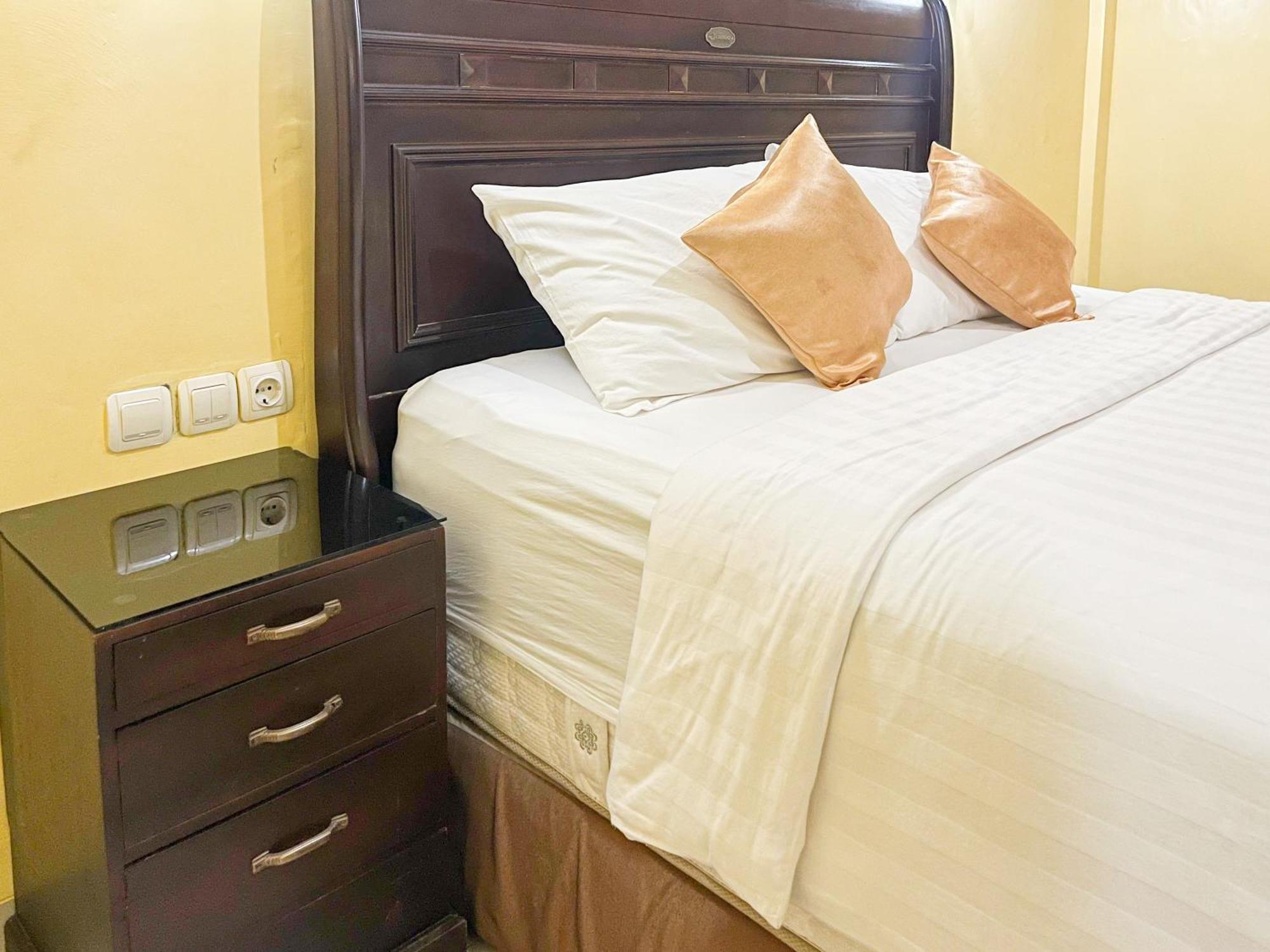 Kartika Hotel Syariah Pacitan Mitra Reddoorz Екстер'єр фото