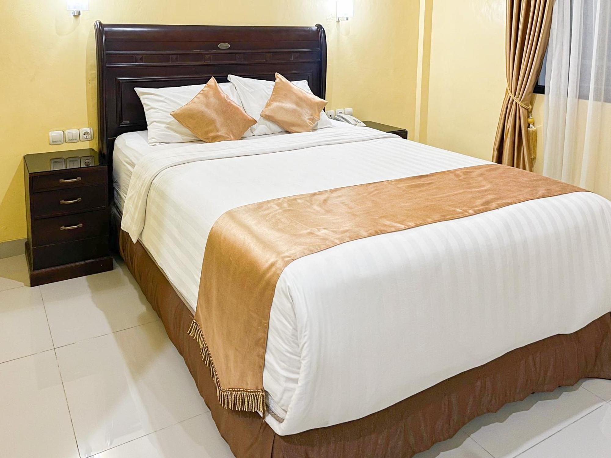 Kartika Hotel Syariah Pacitan Mitra Reddoorz Екстер'єр фото