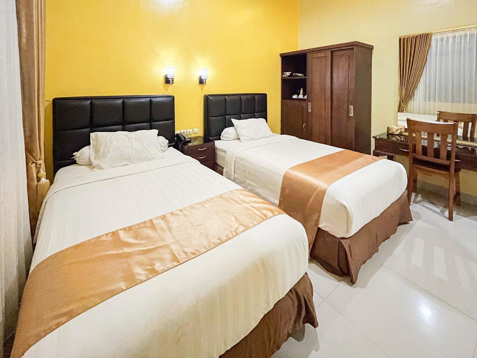 Kartika Hotel Syariah Pacitan Mitra Reddoorz Екстер'єр фото