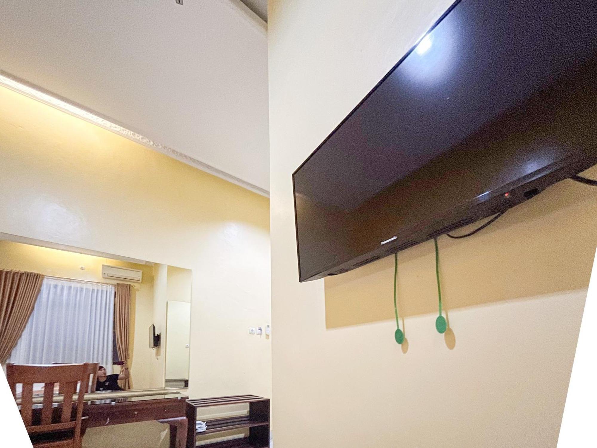 Kartika Hotel Syariah Pacitan Mitra Reddoorz Екстер'єр фото