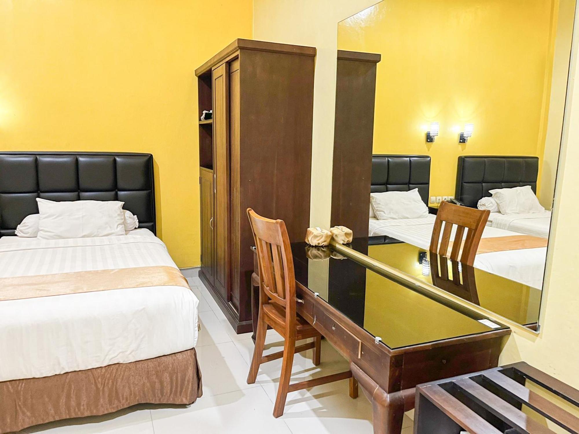 Kartika Hotel Syariah Pacitan Mitra Reddoorz Екстер'єр фото