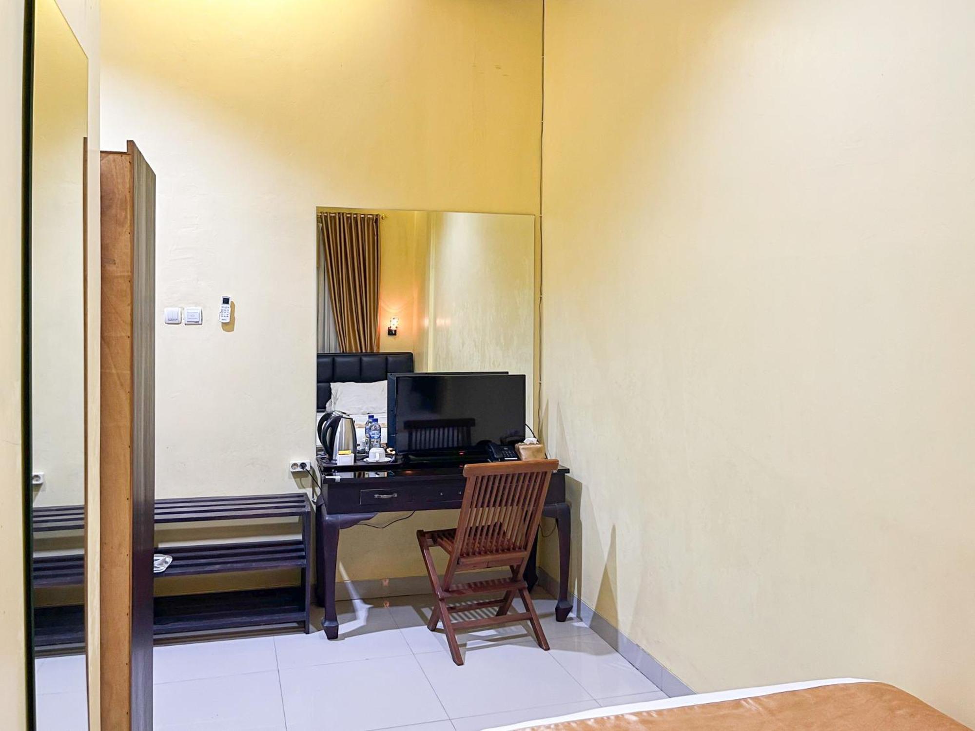 Kartika Hotel Syariah Pacitan Mitra Reddoorz Екстер'єр фото