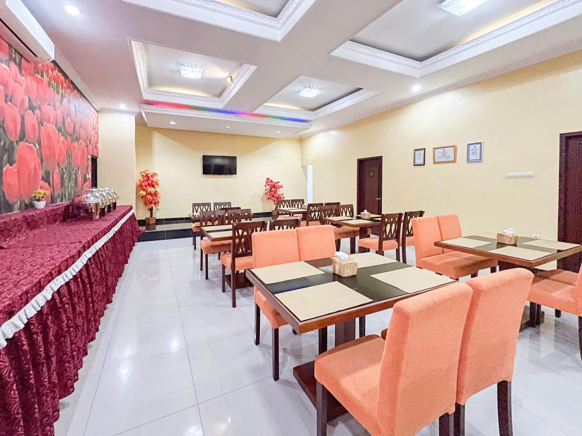 Kartika Hotel Syariah Pacitan Mitra Reddoorz Екстер'єр фото