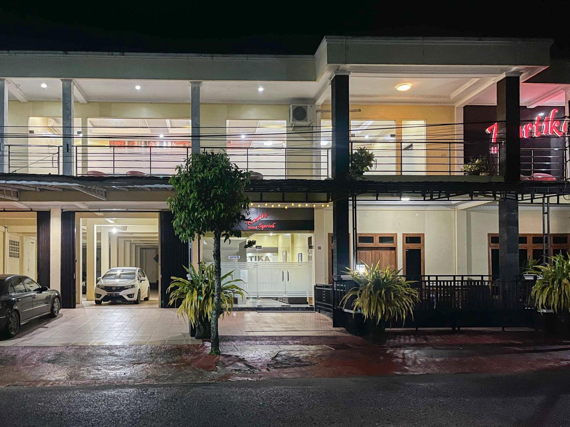 Kartika Hotel Syariah Pacitan Mitra Reddoorz Екстер'єр фото