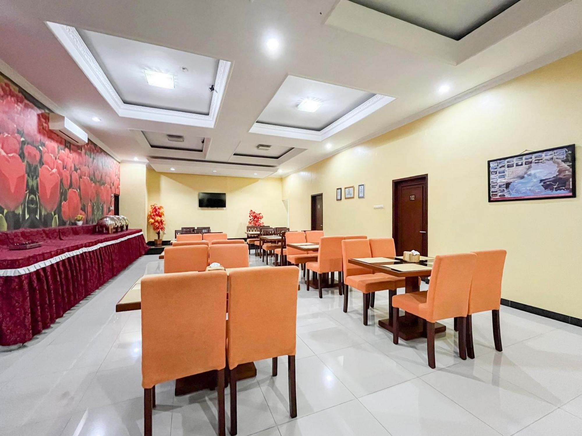 Kartika Hotel Syariah Pacitan Mitra Reddoorz Екстер'єр фото