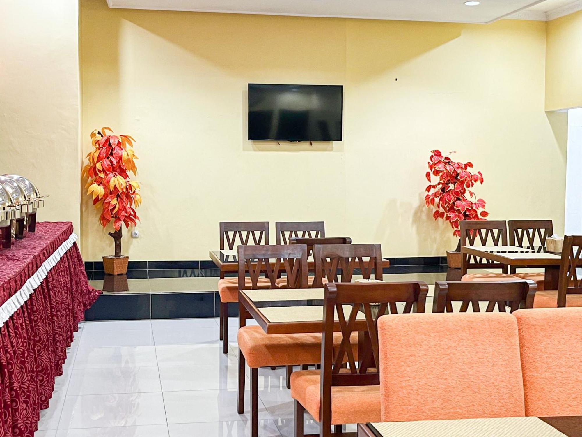 Kartika Hotel Syariah Pacitan Mitra Reddoorz Екстер'єр фото