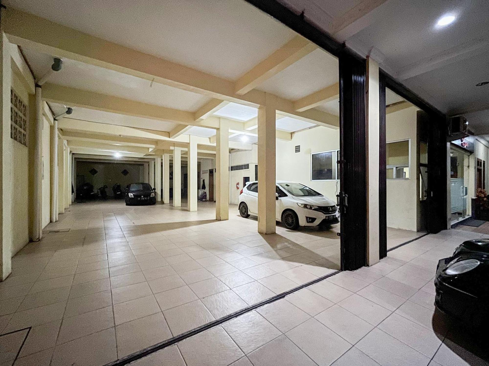 Kartika Hotel Syariah Pacitan Mitra Reddoorz Екстер'єр фото