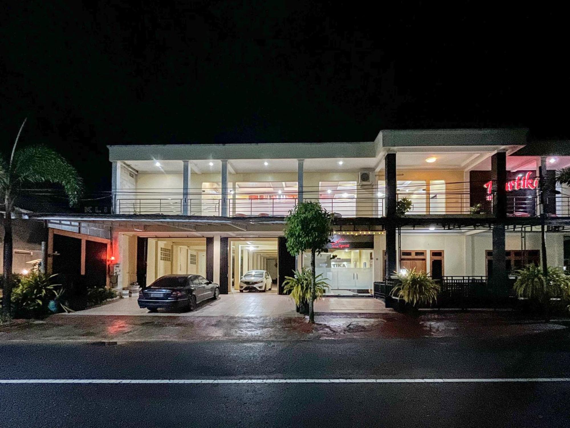 Kartika Hotel Syariah Pacitan Mitra Reddoorz Екстер'єр фото