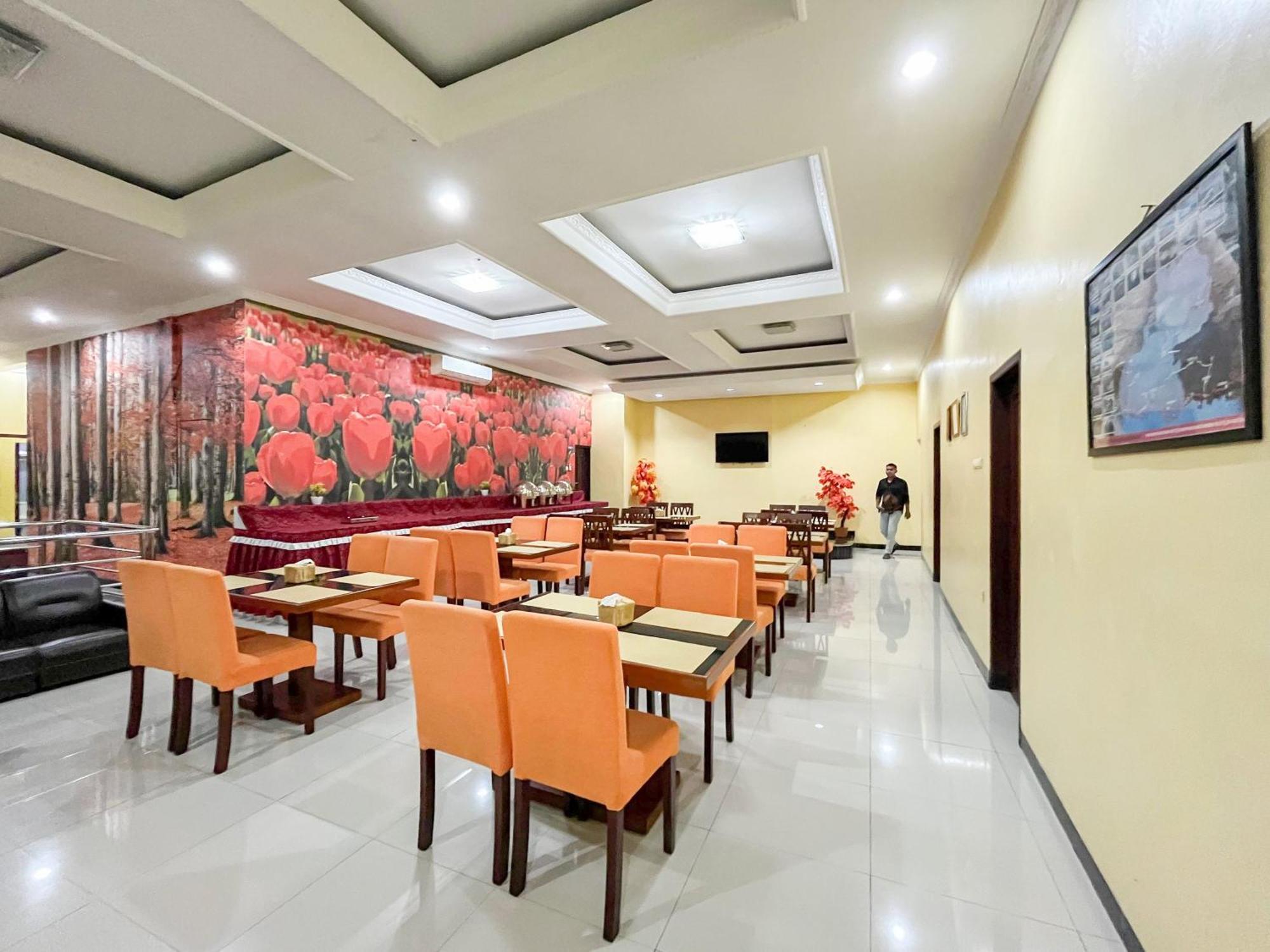 Kartika Hotel Syariah Pacitan Mitra Reddoorz Екстер'єр фото